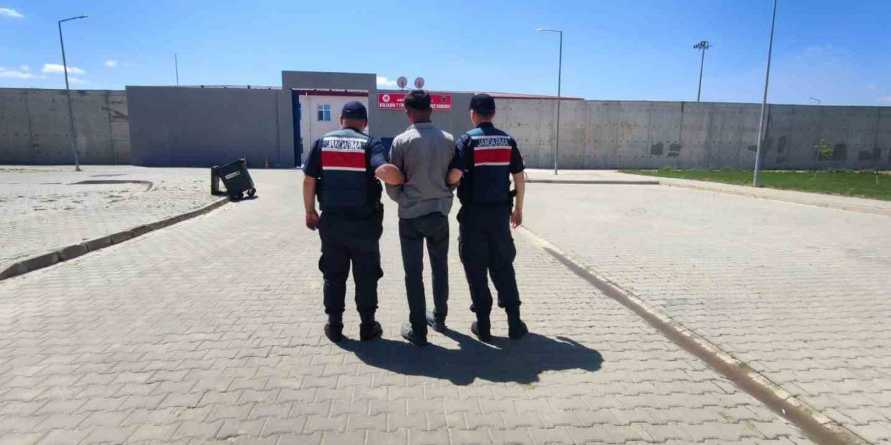 Hırsızlık Suçundan Aranan Şahsı Jandarma Yakaladı