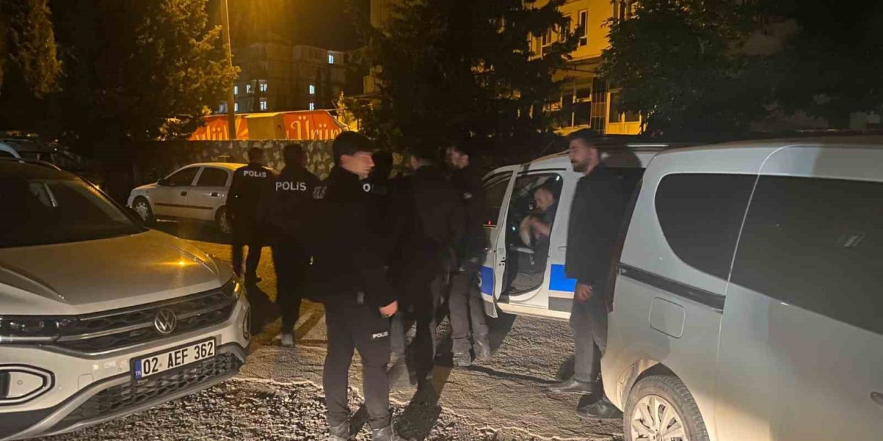 Binaların Merdiven Boşluğuna Atılan Maytaplar Ekipleri Harekete Geçirdi