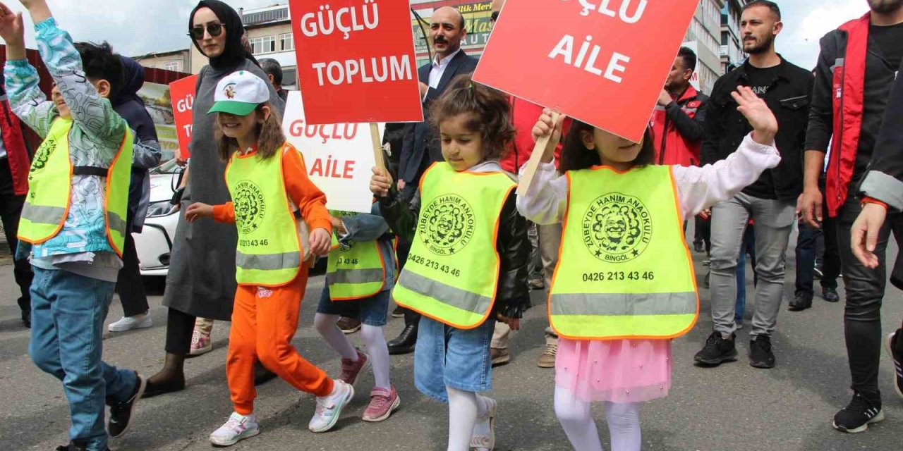 Bingöl’de ’aile İstikbalimizdir’ Yürüyüşü