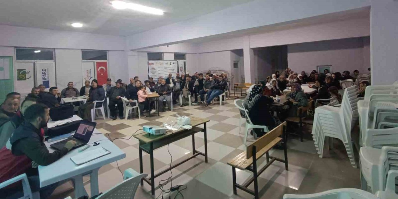 Çavdarhisar’da Çiftçilere Yönelik Bilgilendirme Toplantısı