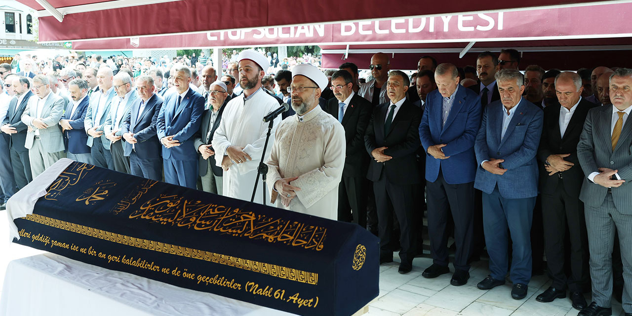 Cumhurbaşkanı Erdoğan, Hayati Yazıcı’nın annesinin cenaze törenine katıldı