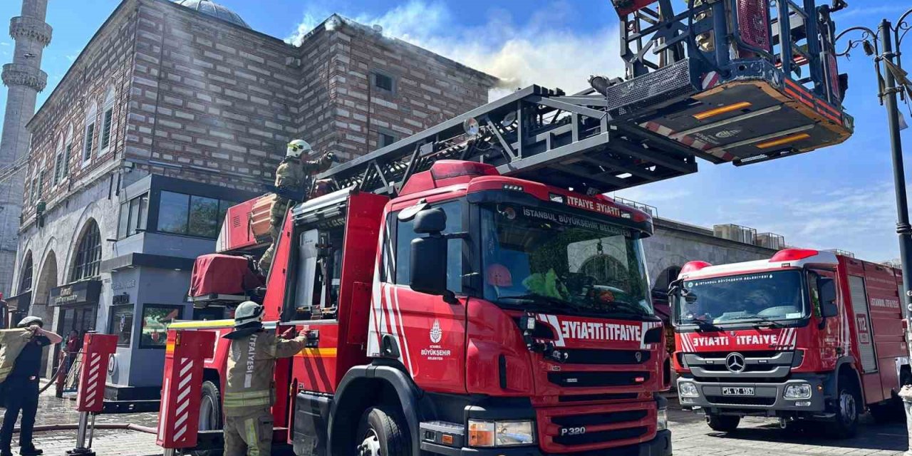 Tarihi Mısır Çarşısı’nda Yangın Paniği