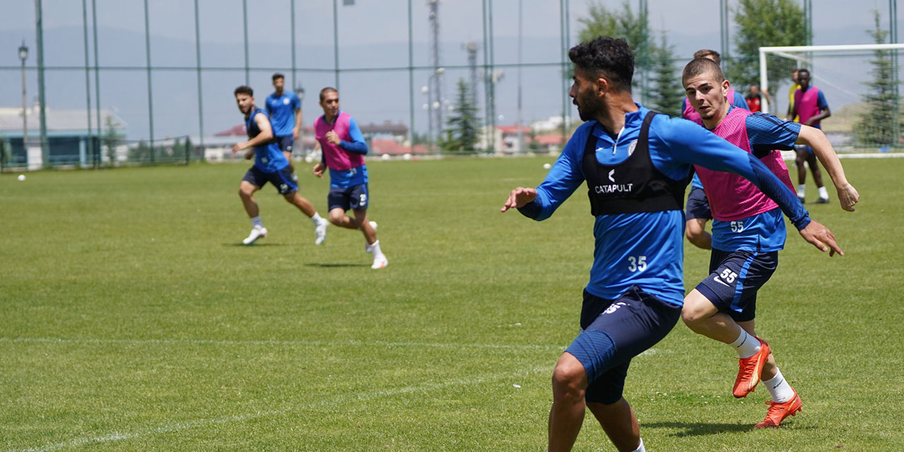 Çaykur Rizespor Sabah Sahada Akşam Salonda Çalıştı