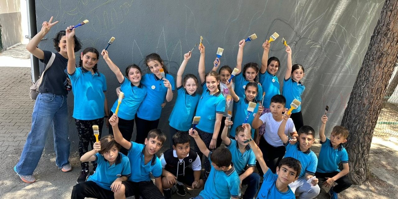 Anneler Çocuklarıyla Birlikte Okulu Renklendirdi