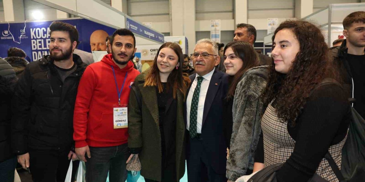 Büyükşehir’in Kayseri Kariyer Merkezi Projesi İle 5 Bin 757 Kişi İş Buldu