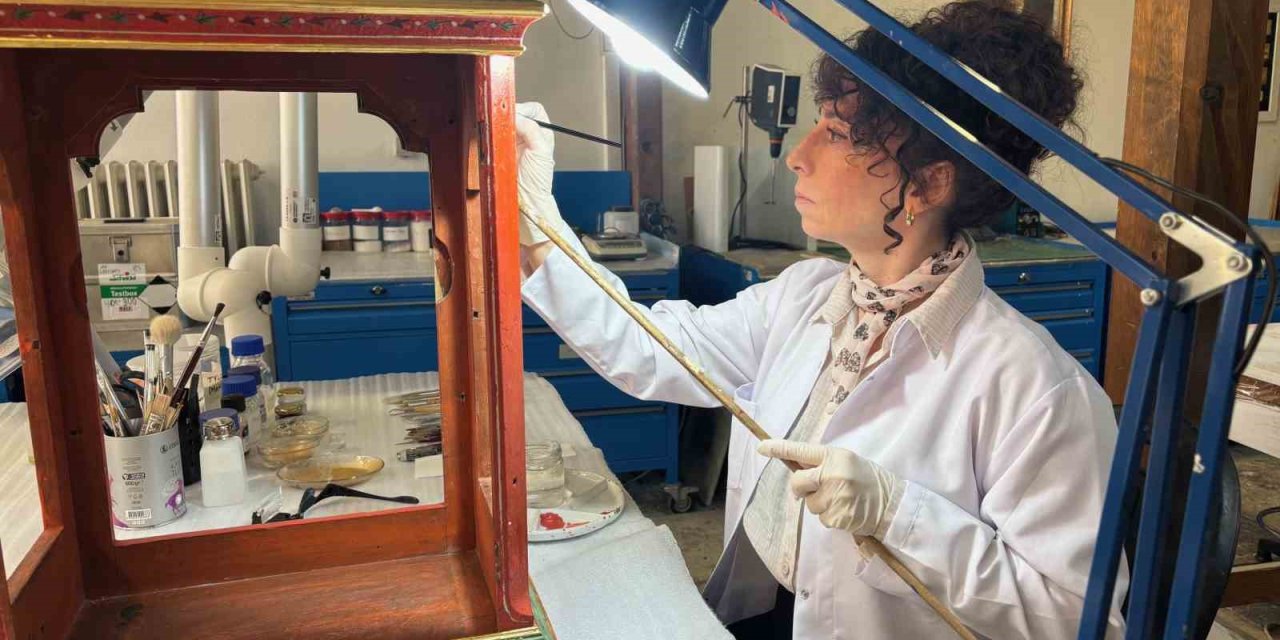 Topkapı Sarayı’nın 300 Yıllık İki Büyük Saati Restore Ediliyor