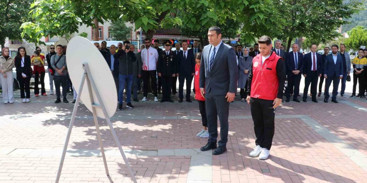 Taşova’da 19 Mayıs Çelengi Sunuldu