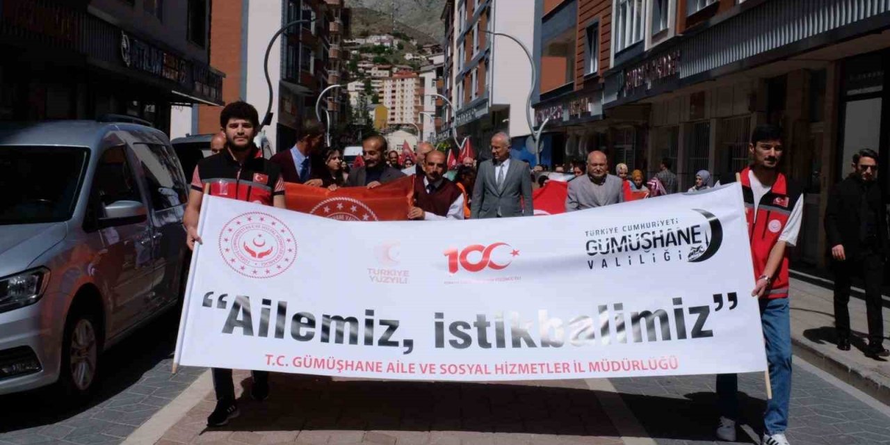Gümüşhane’de "Aile Haftası" İçin Farkındalık Yürüyüşü Yapıldı