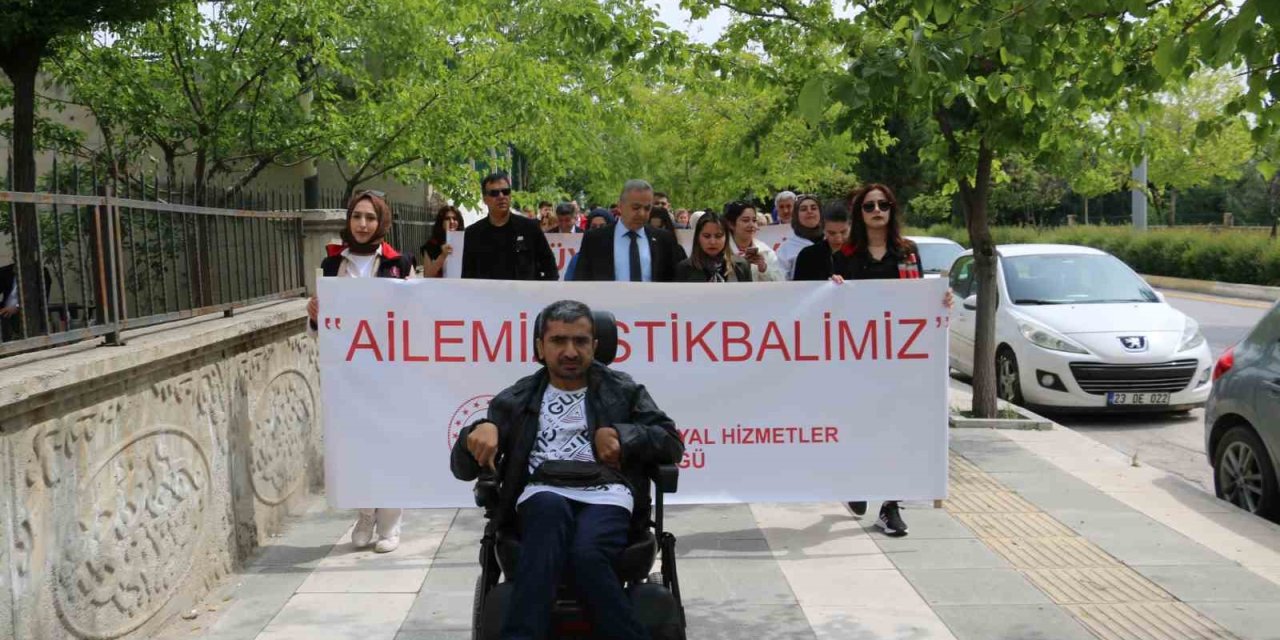 Elazığ’da ’aile Haftası’ Farkındalık Yürüyüşü