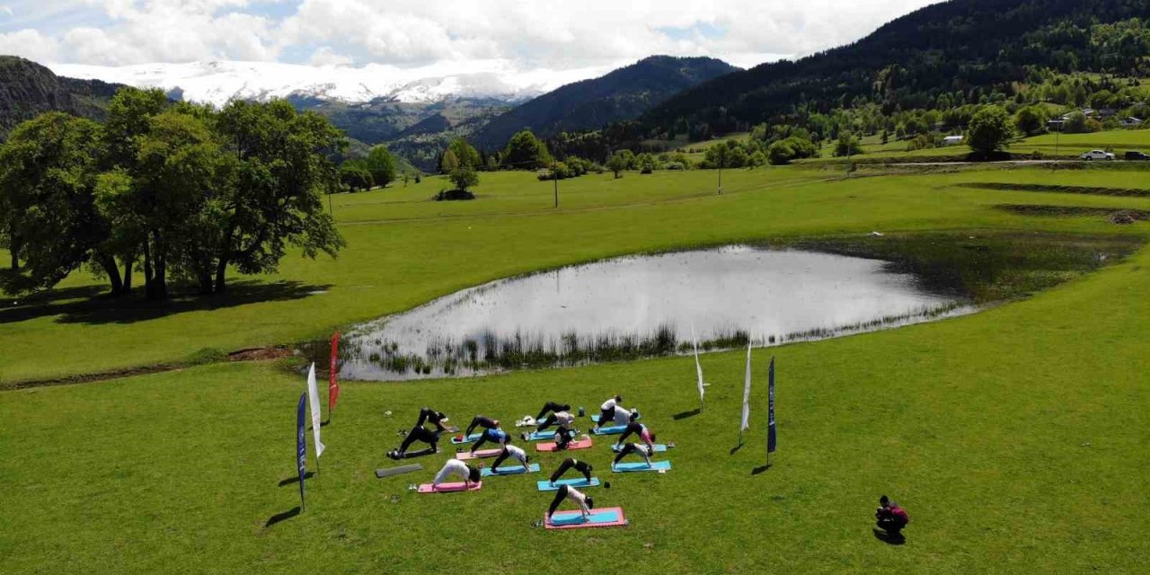 Bu Göl Yılda Sadece 2 Ay Ortaya Çıkıyor