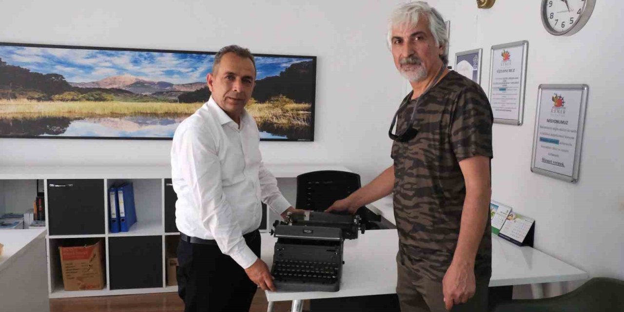 Kültürevi’ne 1950 Model Daktiloyu Bağışladı