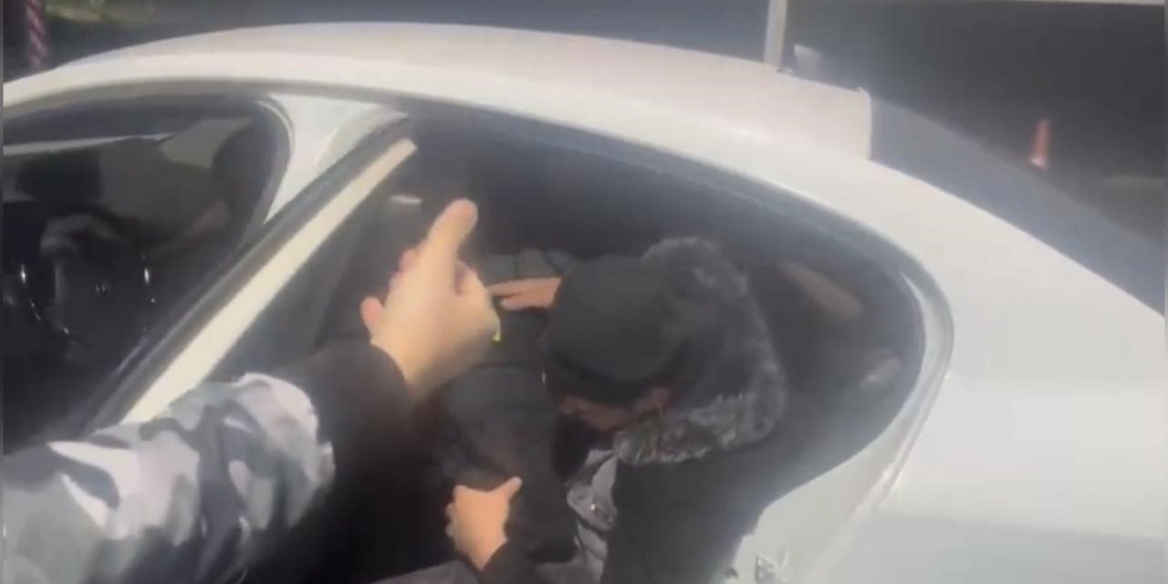Osmaniye’de Durdurulan Otomobilin Bagajından Kaçak Göçmen Çıktı