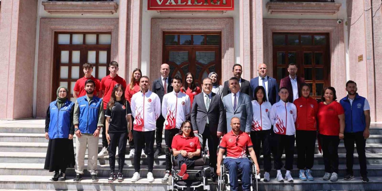 Milli Sporculardan Vali Akbıyık’a Ziyaret