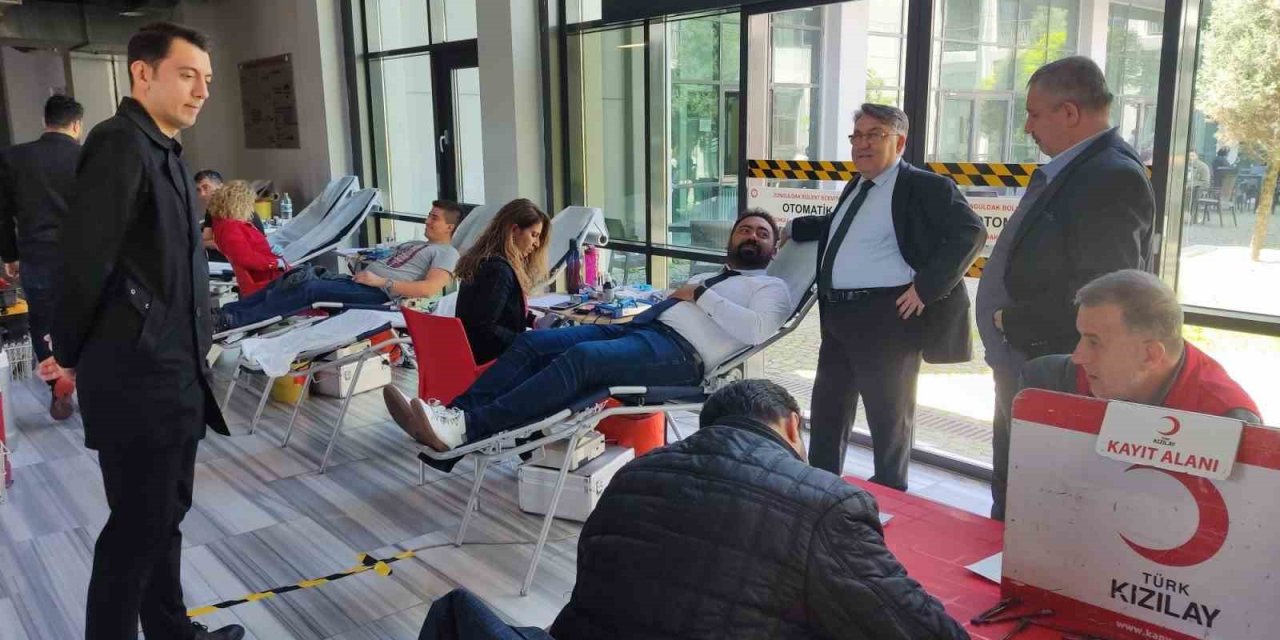 Rektör Özölçer Kan Bağışı Organizasyonuna Katıldı