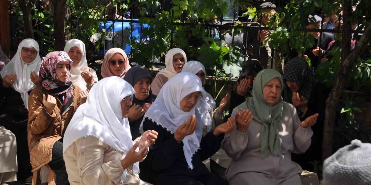 Kutsal Topraklara Dualarla Uğurlandılar