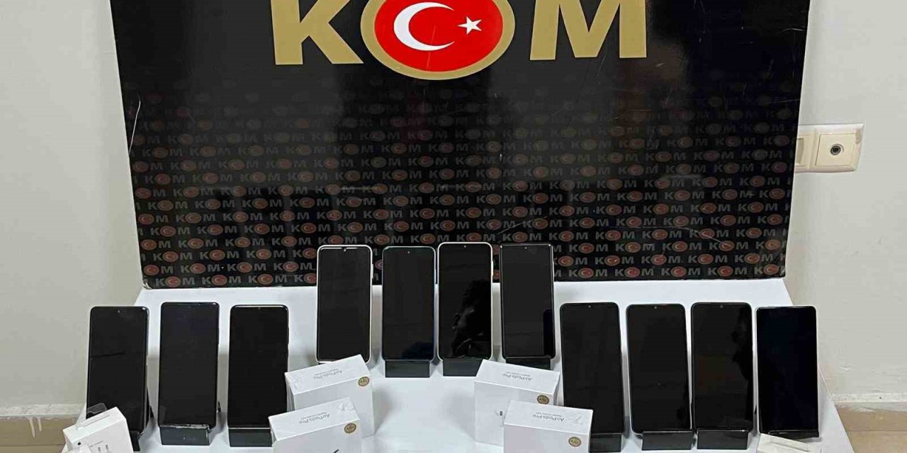 Malatya’da 11 Adet Kaçak Cep Telefonu Ele Geçirildi