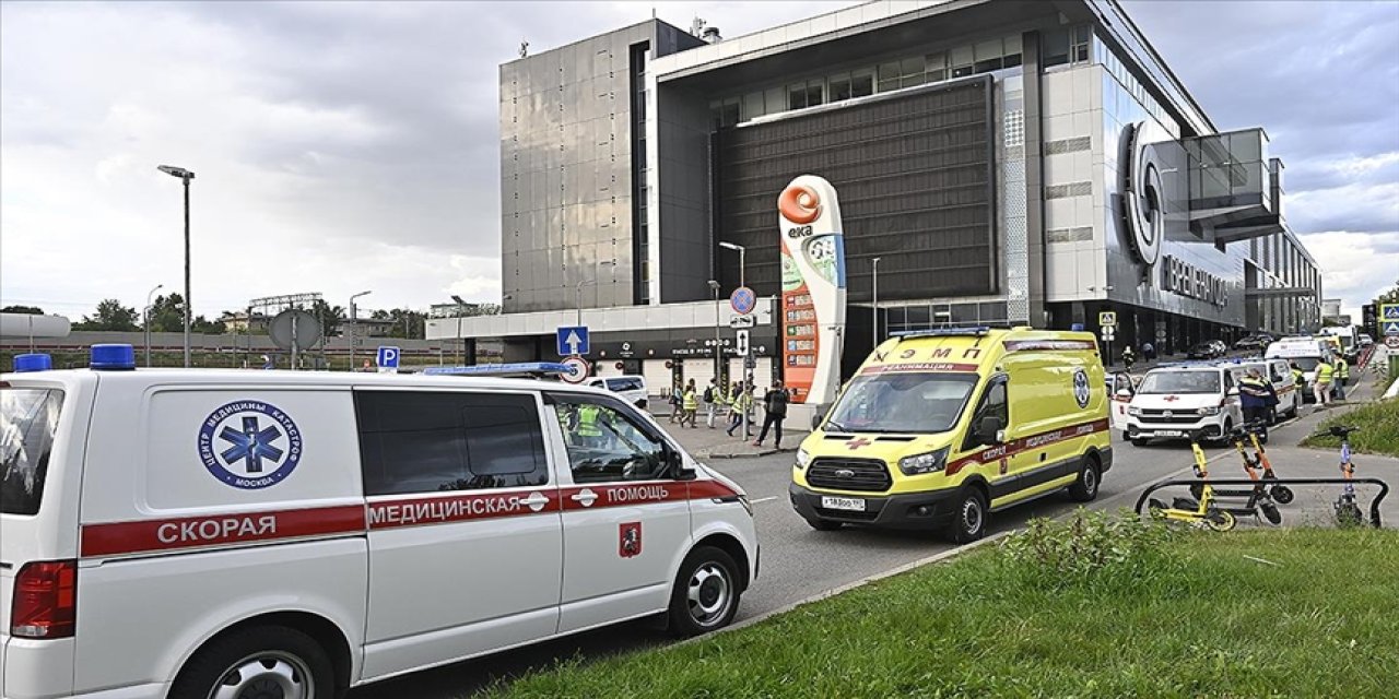 AVM'de sıcak su borusu patladı 4 kişi öldü