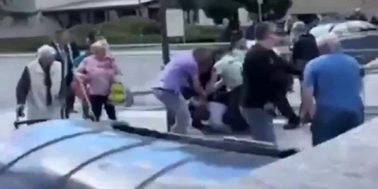 Slovakya Başbakanı Robert Fico, Uğradığı Silahlı Saldırı Sonucu Yaralanarak Hastaneye Kaldırıldı.