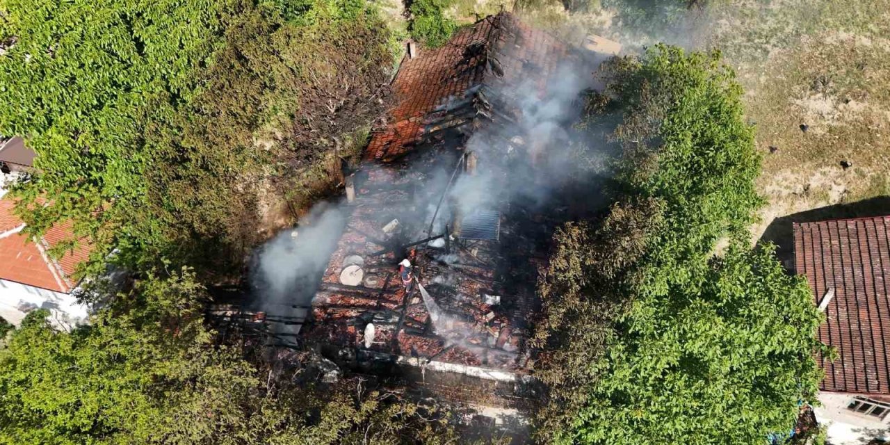 Safranbolu’da İki Katlı Müstakil Ev Yangında Zarar Gördü