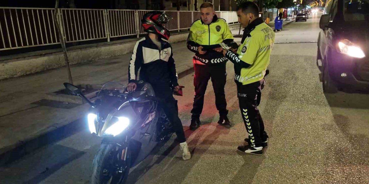 Alaca’da Polisten Asayiş Ve Huzur Uygulaması