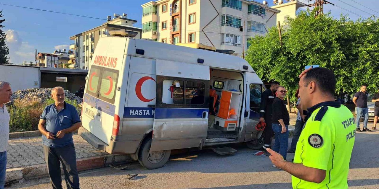 Hatay’da 3 Aracın Karıştığı Kazada 5 Kişi Yaralandı