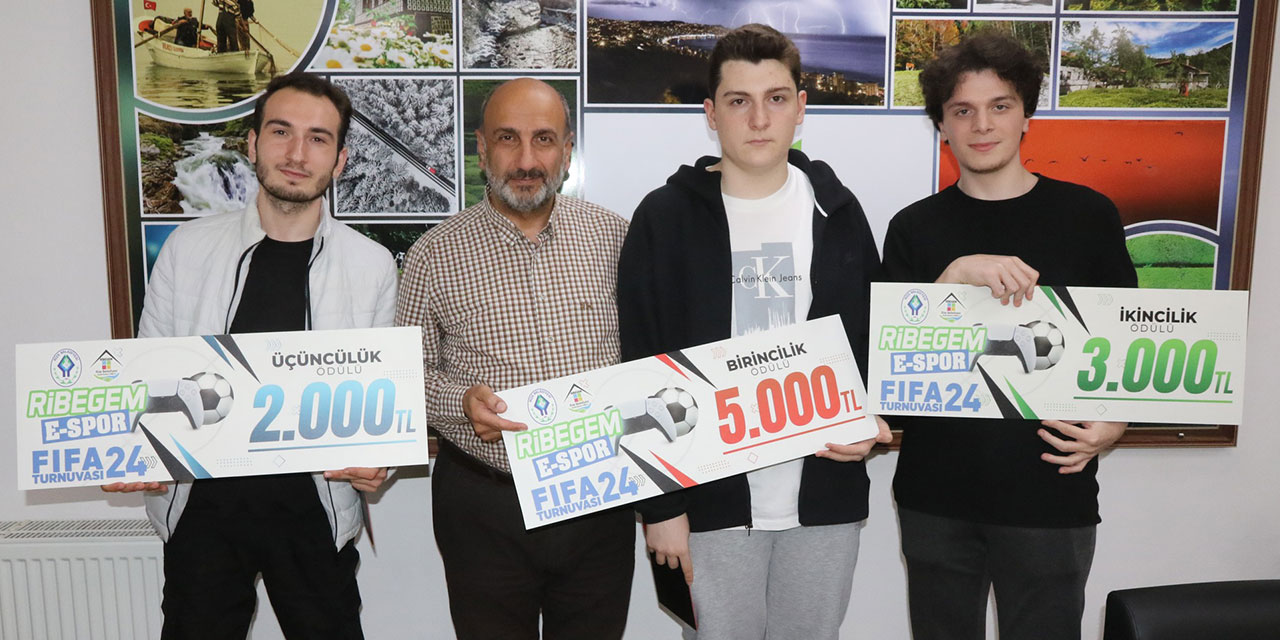 Rize'de FİFA 2024 Turnuvası Kazananları Ödüllerini Aldı!