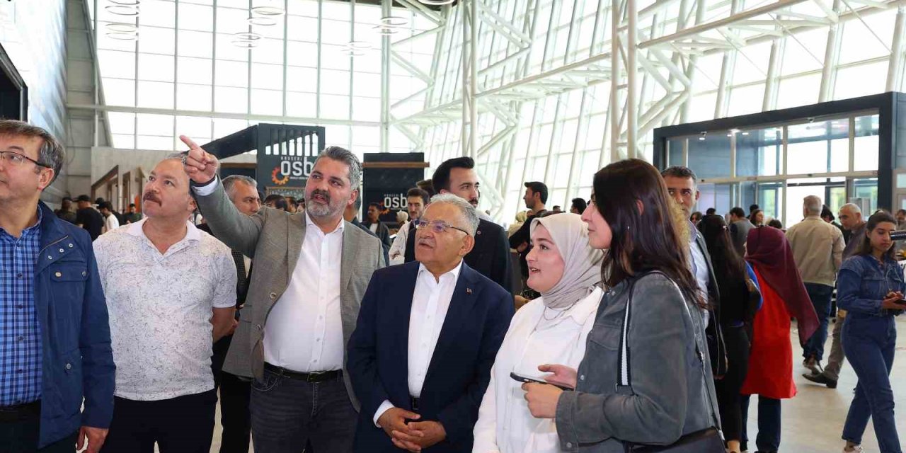 Başkan Büyükkılıç, Dev İstihdam Fuarını Ziyaret Etti