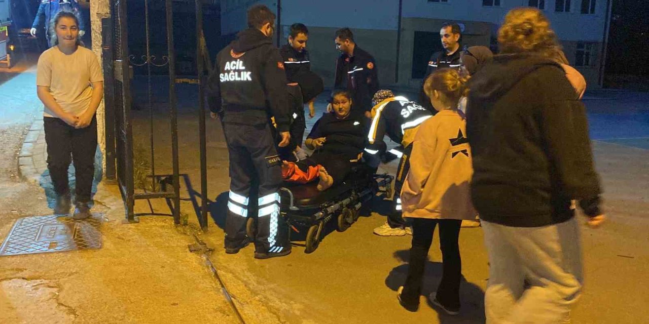 Okulun Bahçesine Girmek İsterken Düşerek Mahsur Kaldı