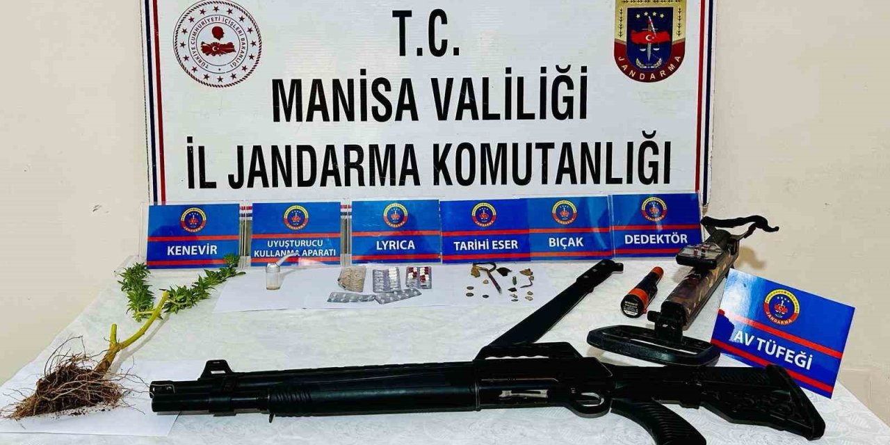 Salihli’de Bağ Evine Baskın: Tarihi Ok Ucu Ele Geçirildi