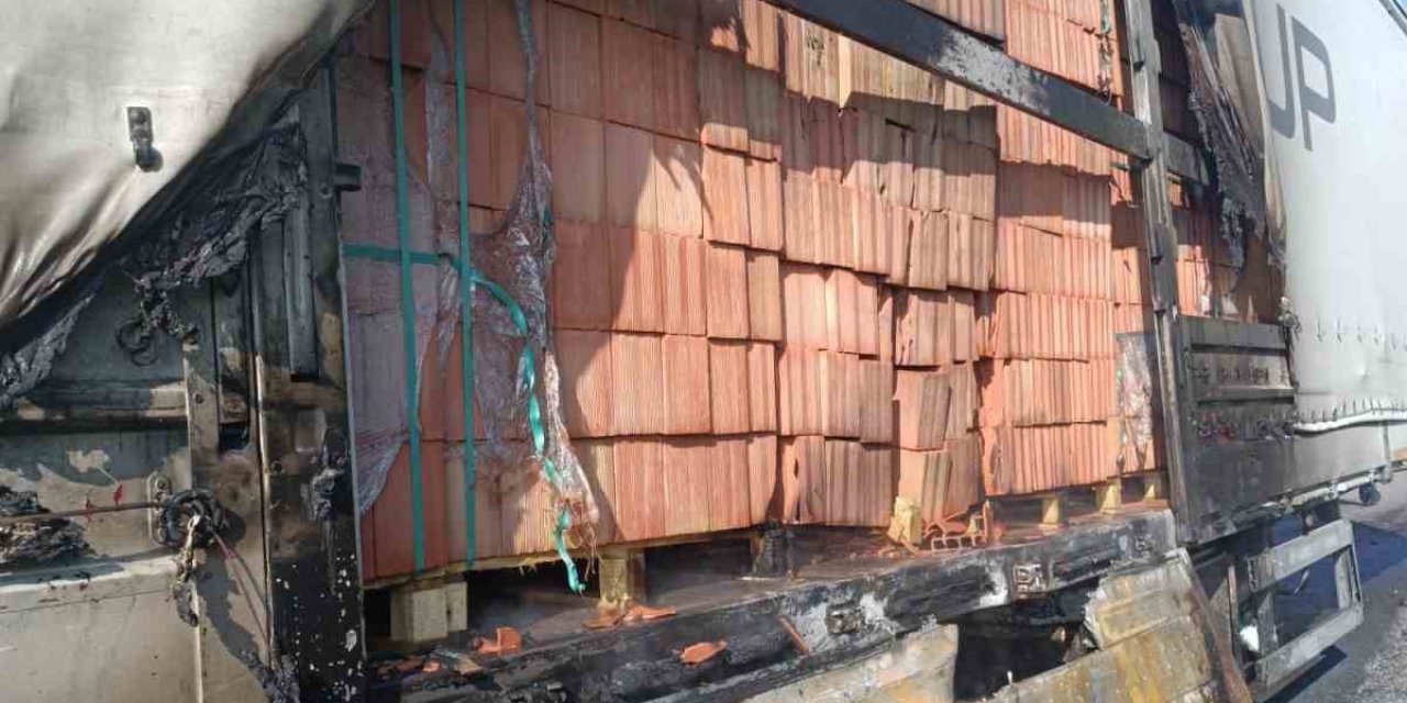 Tem’de Balataları Tutuşan Dorse Zarar Gördü