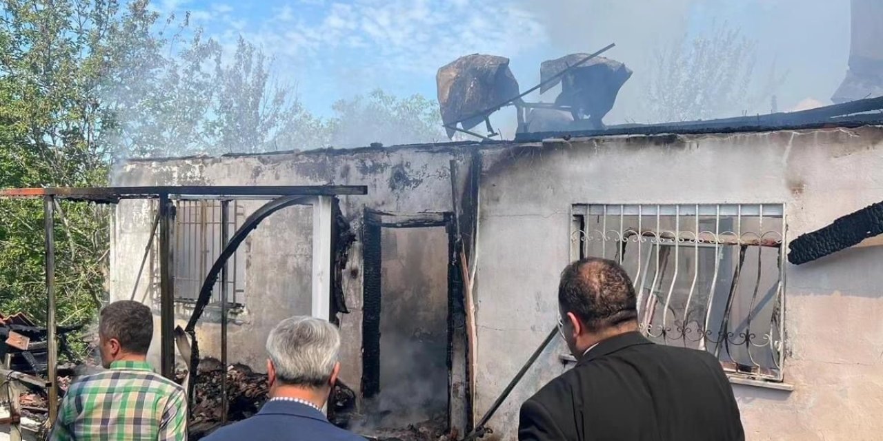 Alevlere Teslim Olan Ev Kullanılmaz Hale Geldi