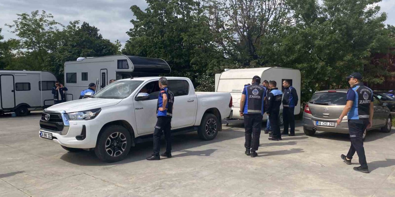 Büyükçekmece Ve Beylikdüzü’nde Sahili İşgal Eden Karavanlar Kaldırıldı
