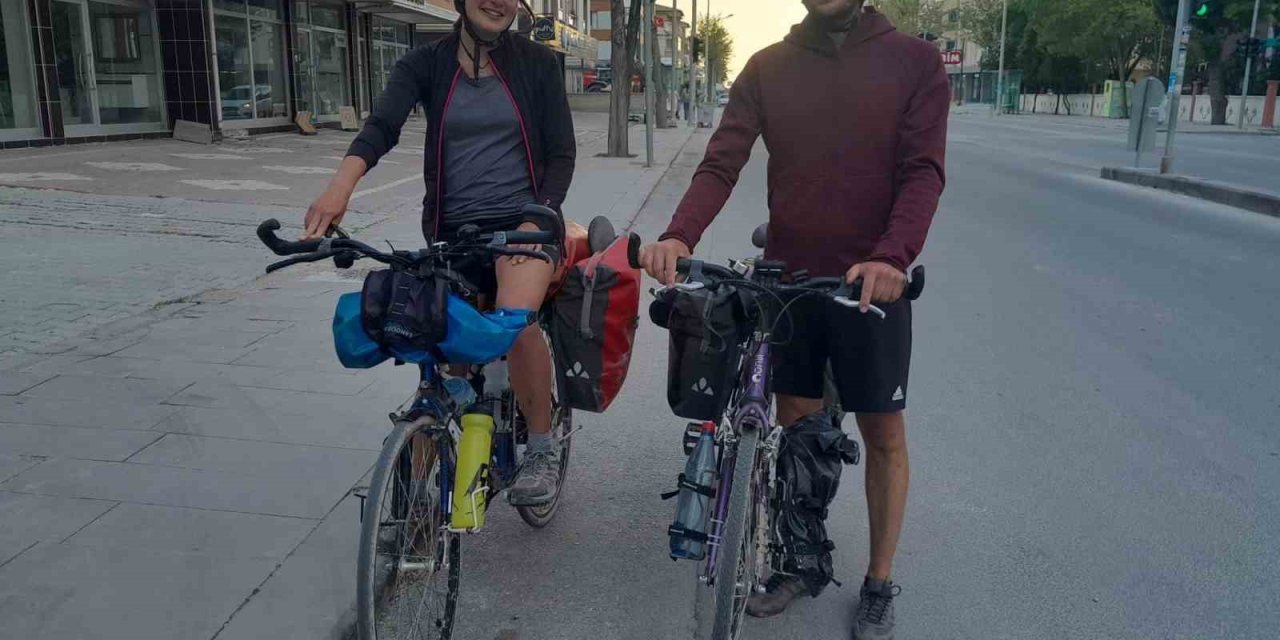 Alman Çift Bisikletle Meke Gölü’ne Ulaştı