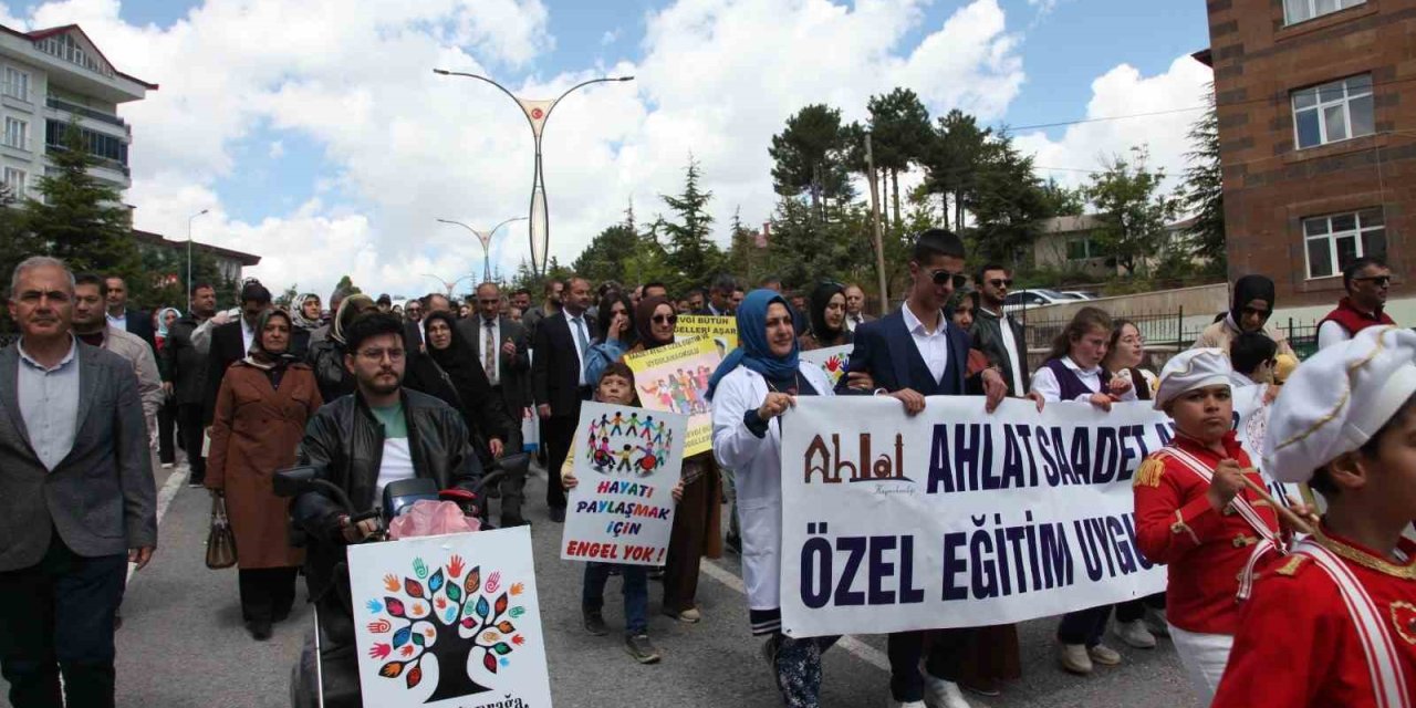 Ahlat’ta Engelliler İçin Farkındalık Yürüyüşü
