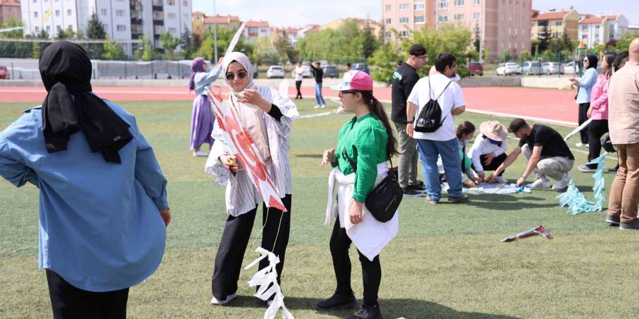 Özel Çocuklar Uçurtma Şenliğinde Eğlendi