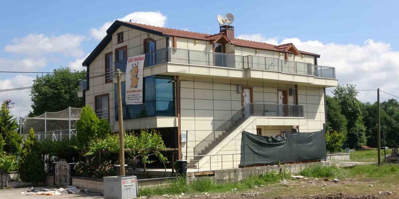 Kocaeli’de Pankart Gizemi: Herkes Nurettin’i Merak Etti