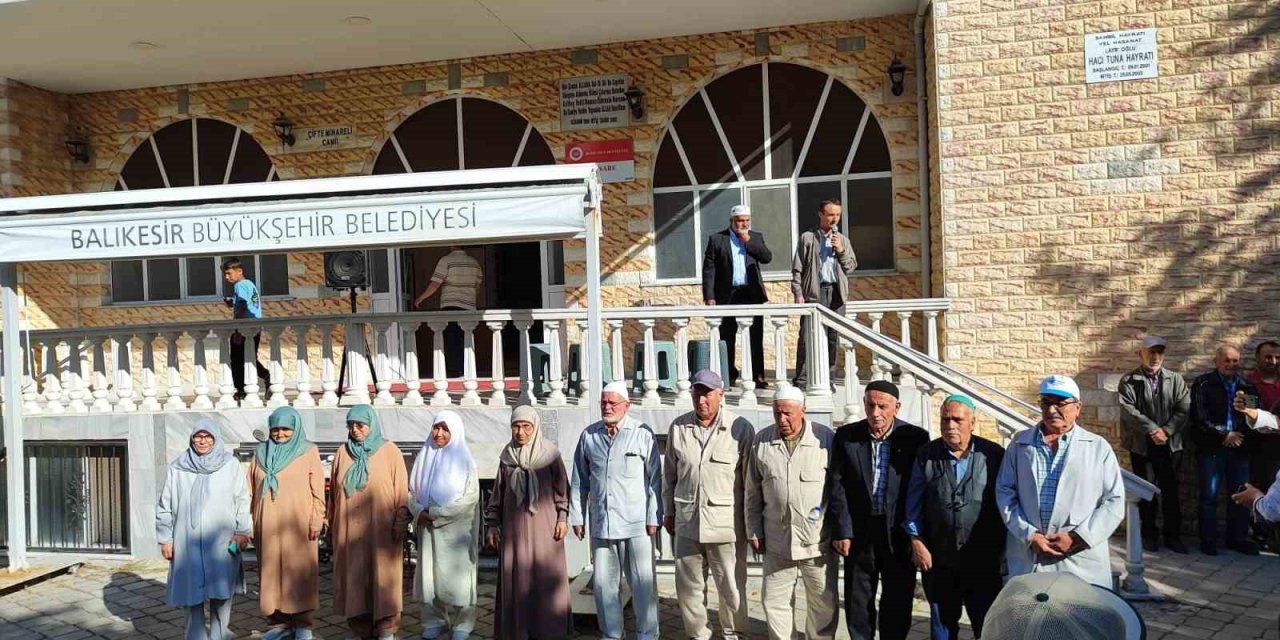 Burhaniye’de Hacılara Coşkulu Uğurlama