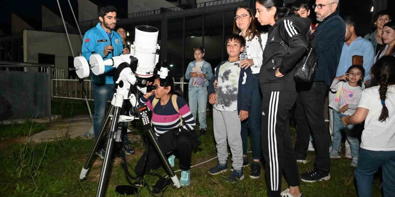 Antalya, Bilim Merkezi’nden Dünyanın Uydusunu Gözlemledi