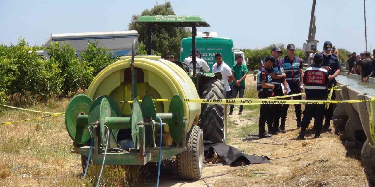 Traktör İle İlaç Tankının Arasındaki Şafta Kıyafetleri Dolanan Kız Feci Şekilde Can Verdi