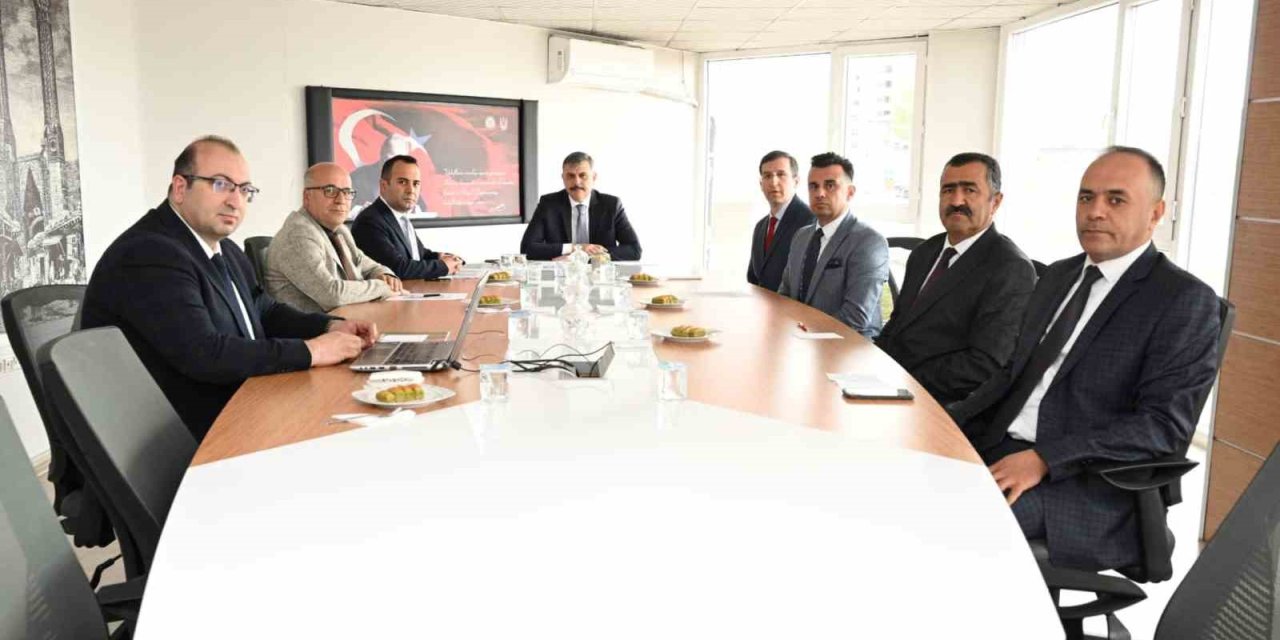 Vali Çiftçi’ye Vakıftan Bilgilendirme