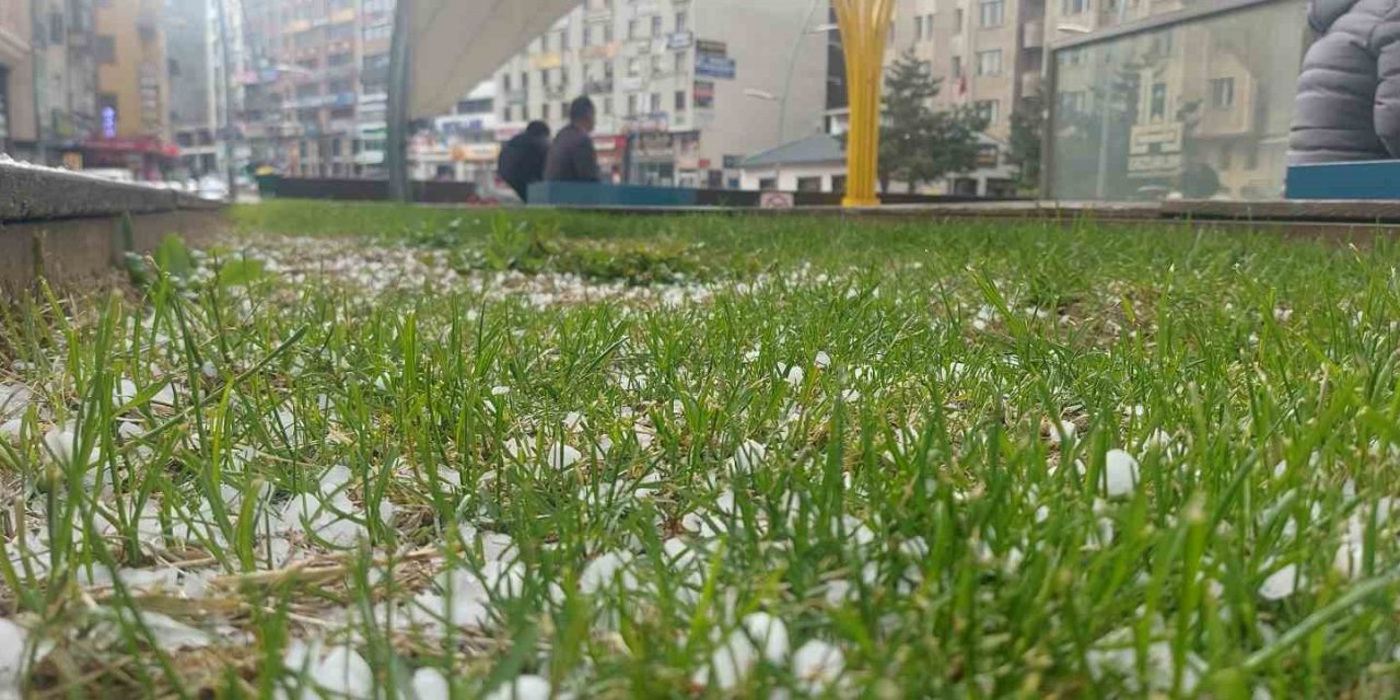 Erzurum’da Dolu Etkili Oldu