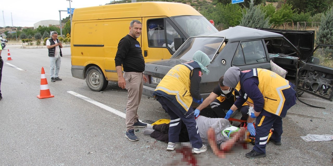 Transit İle Otomobil Çarpıştı: 1 Ağır Yaralı