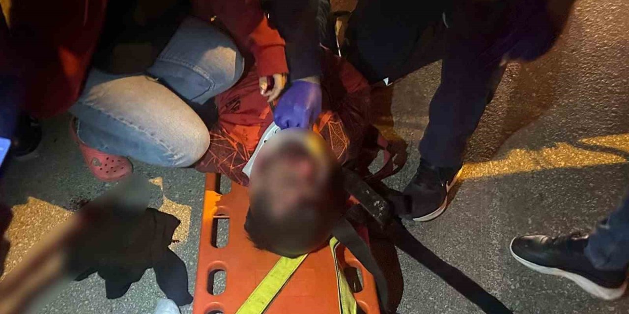 Motosikletle Otomobil Çarpıştı: 1 Ağır Yaralı