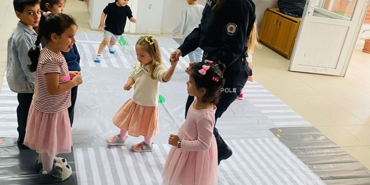 Kırklareli’nde Polis Ekiplerinden Öğrencilere Trafik Eğitimi