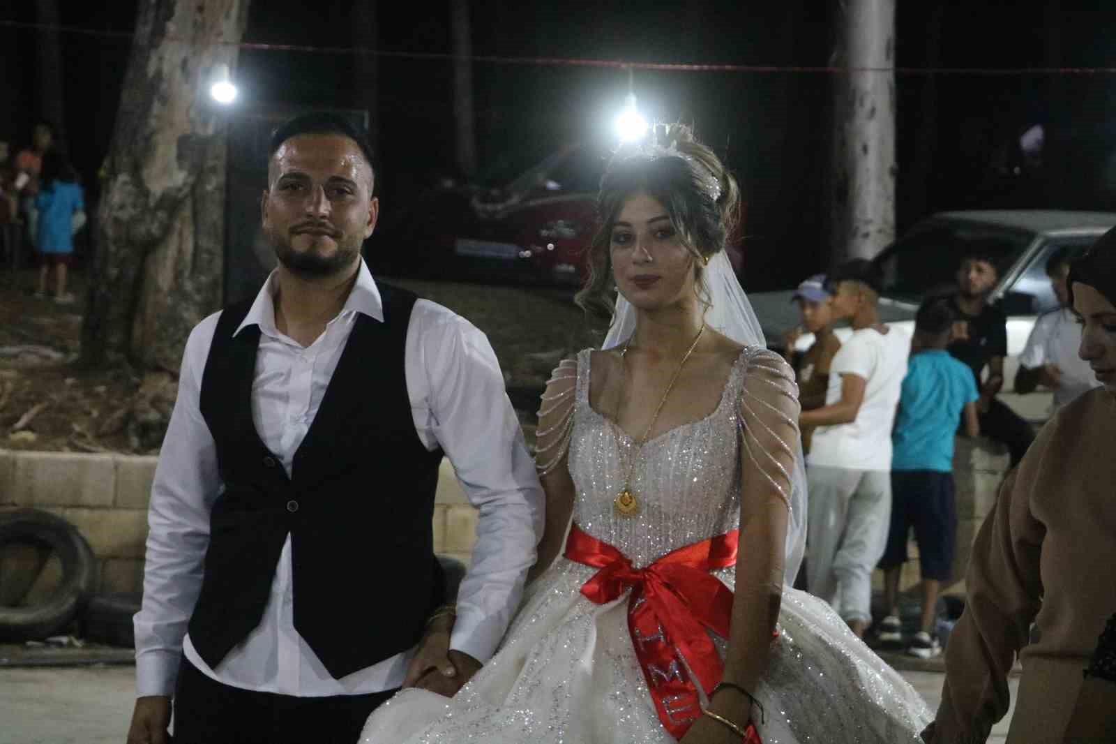 Depremzede çift, yollarının kesiştiği çadır kentte yapılan düğünle hayatlarını birleştirdi