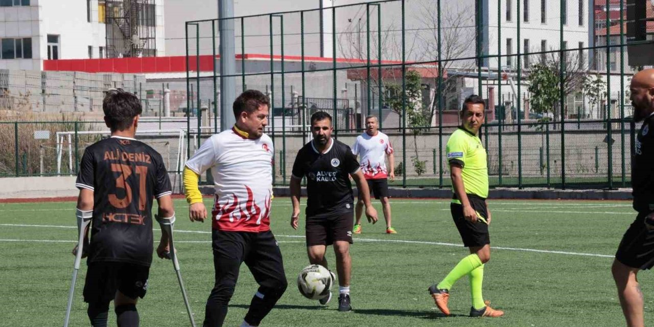 Ampute Milli Takımı Ve Gölbaşı Protokolü Arasında Farkındalık Maçı
