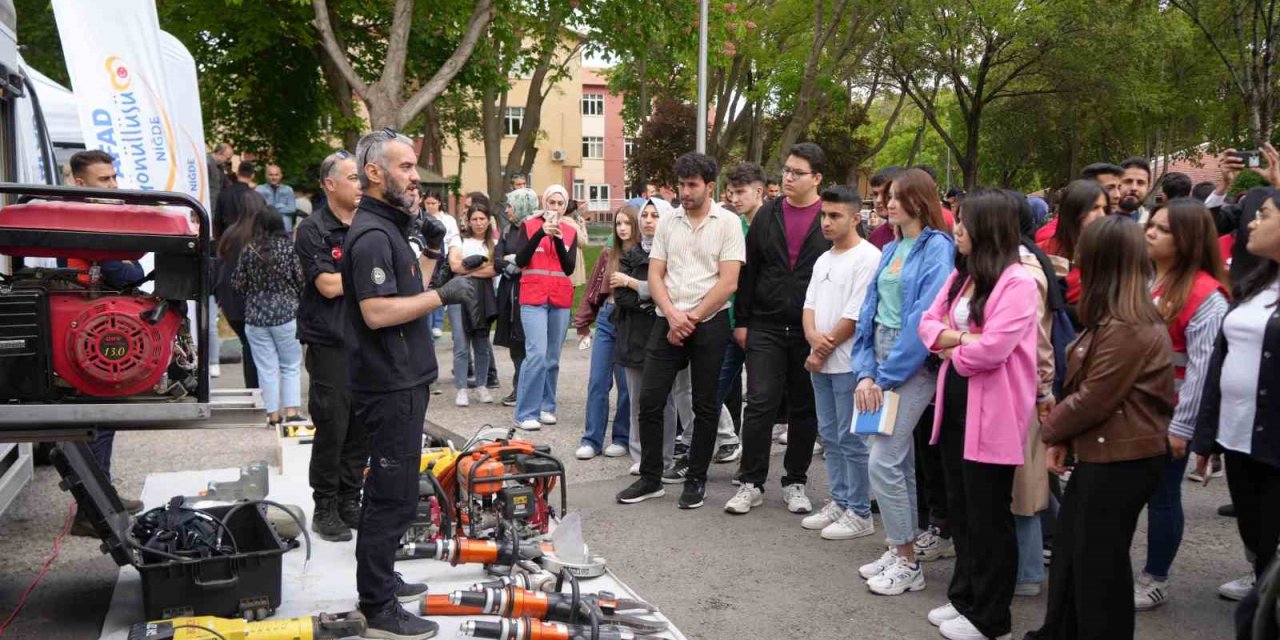 Üniversite Öğrencilerine ’temel Afet Bilinci Eğitimi’ Verildi