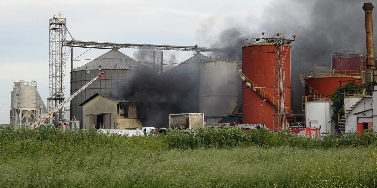 Kırklareli’nde Atık Yağ Fabrikasında Yangın