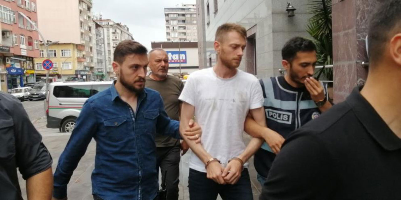 Rize'de bir kişiyi bıçaklayarak öldüren ve iki kişiyi yaralayan şahıs adliyeye sevk edildi