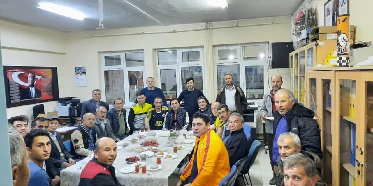 Mahalle Halkı Çağırdı Başkan Daban Halı Saha Maçına Çıktı